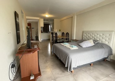 ALQUILER POR 24 MESES. DEPARTAMENTO 1 AMBIENTE CON BALCON Y COCHERA. ZONA FACULTAD DE FUNES