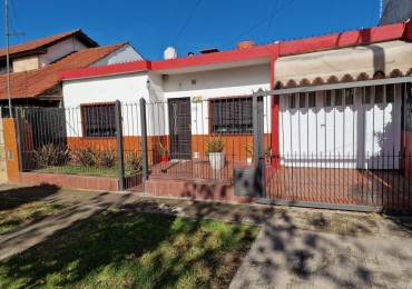 ALQUILER POR 24 MESES - CASA DE 3 AMBIENTES CON GARAJE - BARRIO FORTUNATO DE LA PLAZA
